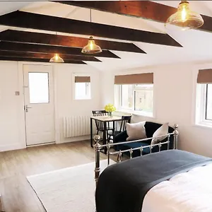 Apartment The Annexe - Private, Self-contained With Parking, Southampton