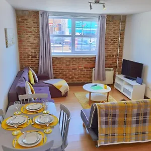 Apartment Flat 3 Lovely Spacious Available For Guests Parking Wifi, Southampton
