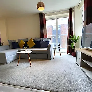 Apartment Stylish Two Bed With Secure Parking, Southampton
